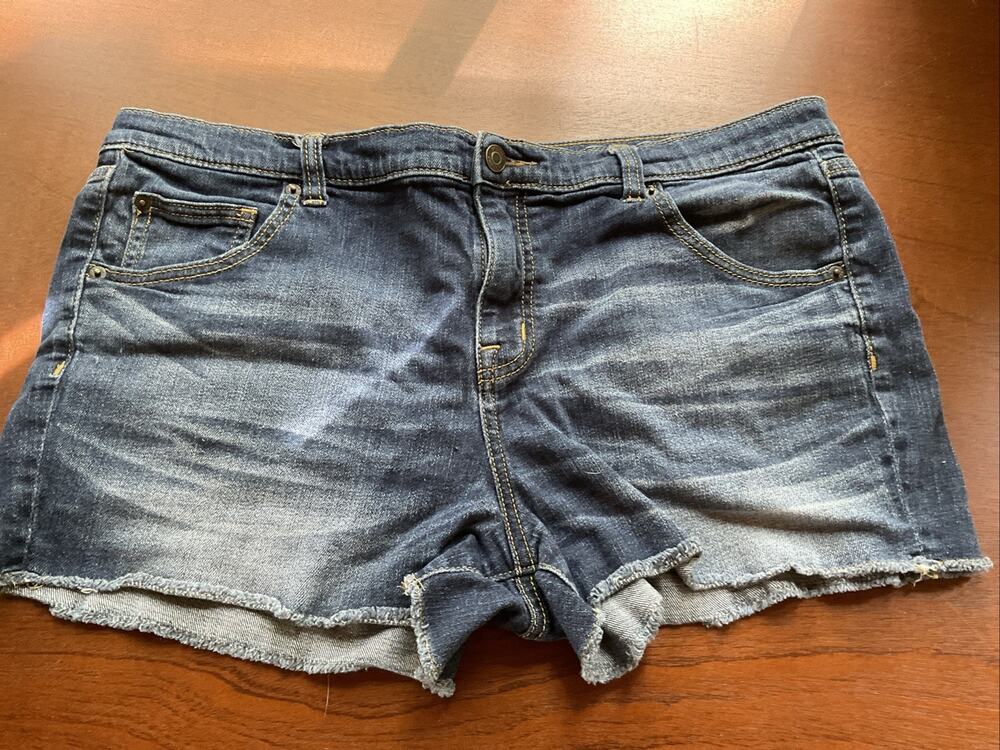Mossimo Women’s Boyfriend Short 16/33 Stretch